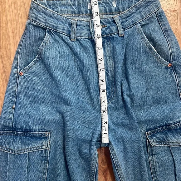 Zara wide leg light wash denim cargo pants - size 2 - Picture 6 of 7
